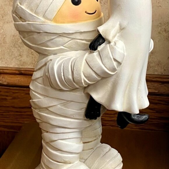 Halloween Mummy Holding Ghost Cat Figurine - Picture 4 of 5